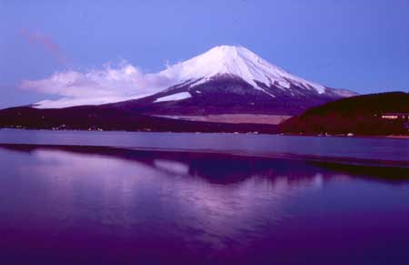 山中湖に映える富士山